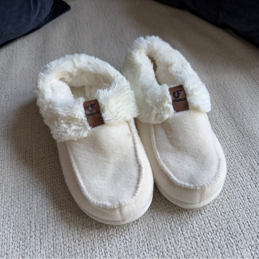 Cozy Cream Women's faux-Fur Slip-On Slippers‎